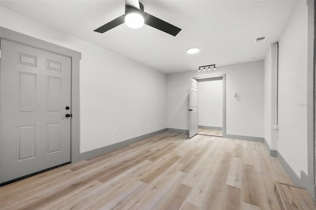 unfurnished room featuring light hardwood / wood-style flooring and ceiling fan