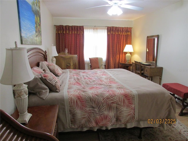 bedroom with ceiling fan