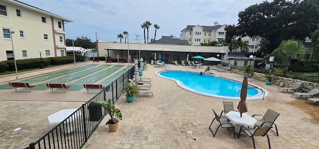 view of swimming pool