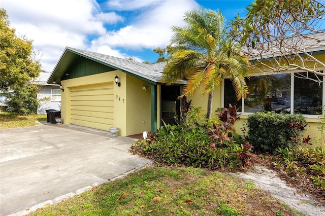 view of front facade featuring a garage