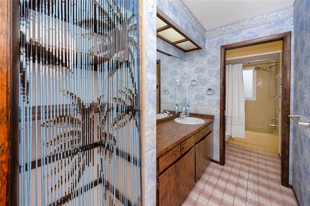 full bathroom featuring tile patterned flooring, vanity, shower / bathtub combination with curtain, and toilet