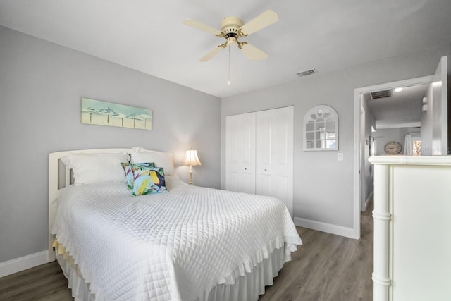 bedroom with hardwood / wood-style flooring, a closet, and ceiling fan