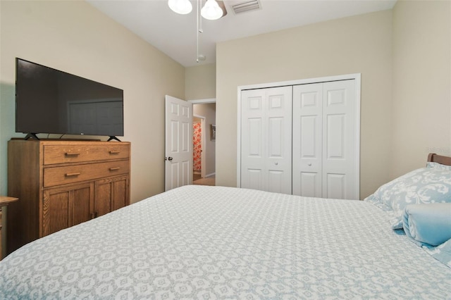 bedroom featuring ceiling fan and a closet