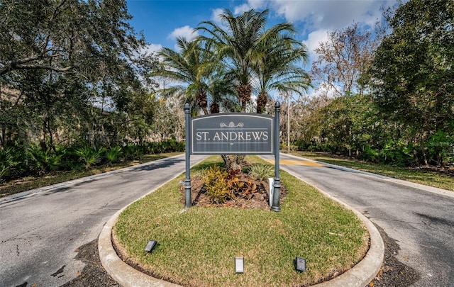 view of community / neighborhood sign