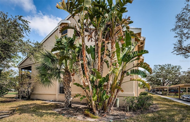 view of side of property featuring a yard