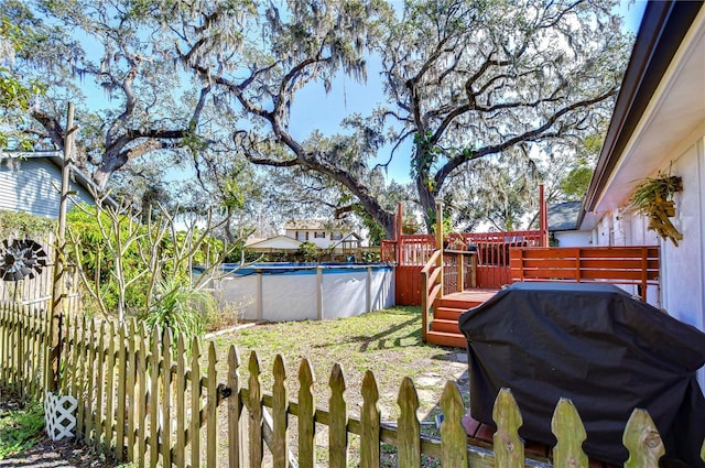 view of yard featuring a fenced in pool