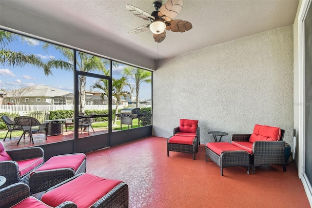 sunroom with ceiling fan