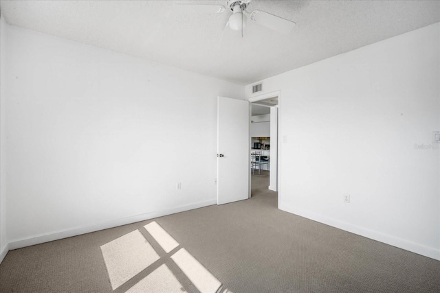 unfurnished room with carpet flooring and ceiling fan