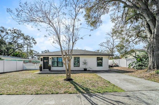 ranch-style home featuring a front yard