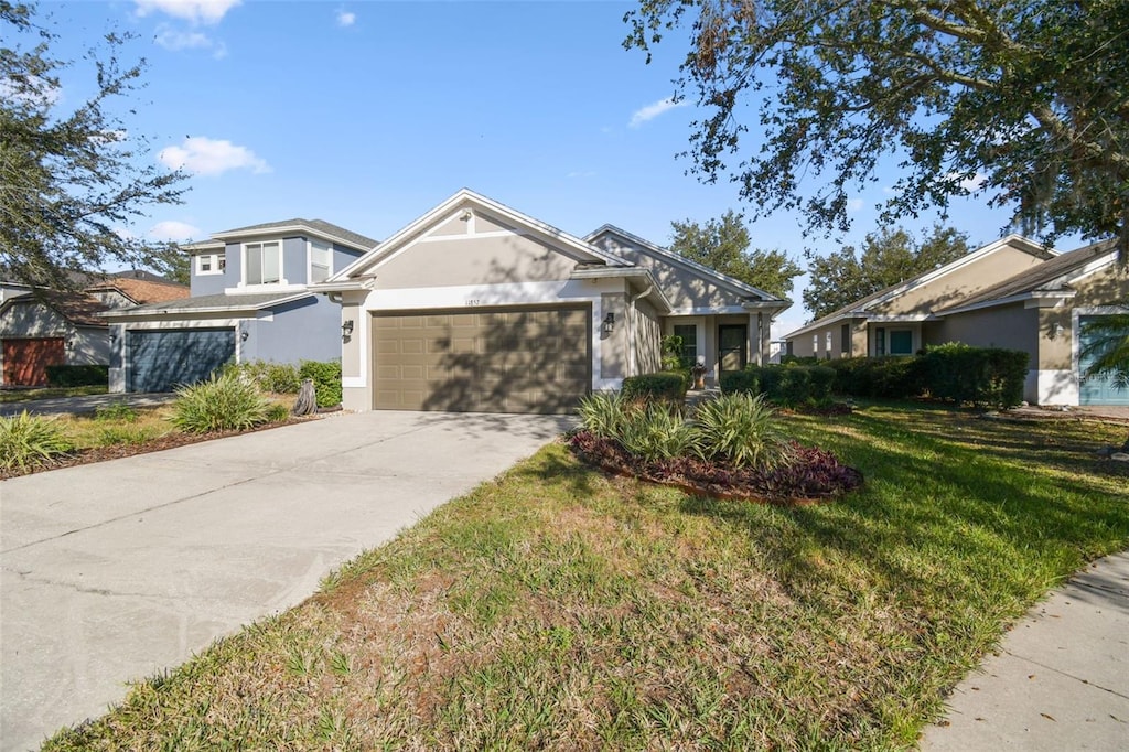 view of front facade featuring a garage and a front lawn