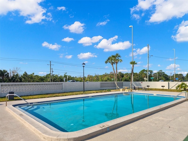 view of swimming pool