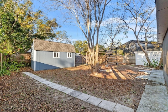 view of yard with a storage shed