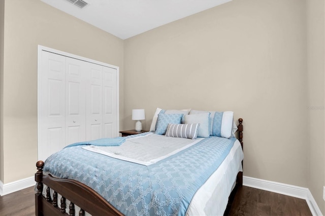 bedroom featuring dark wood-type flooring and a closet