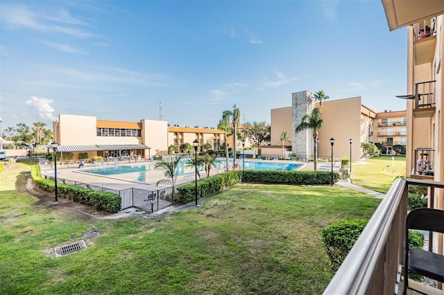 view of swimming pool featuring a yard