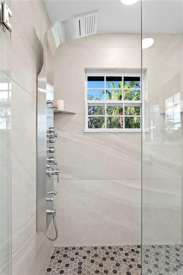 bathroom featuring tiled shower