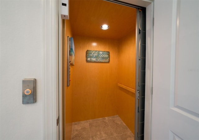 room details featuring elevator