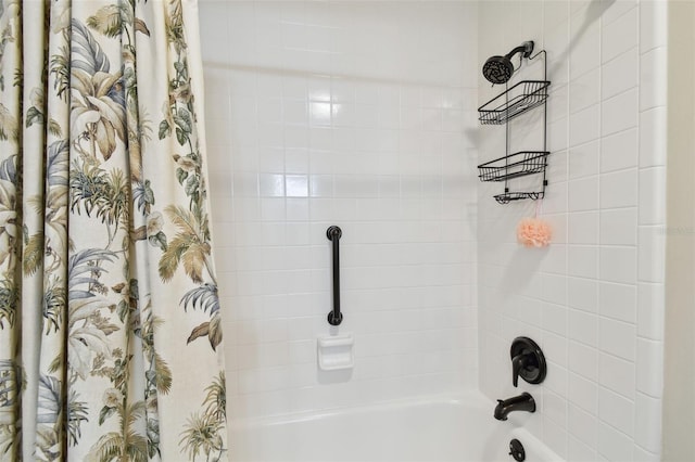 bathroom with shower / tub combo