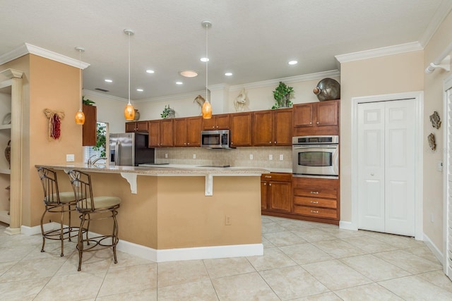 kitchen with appliances with stainless steel finishes, tasteful backsplash, a kitchen bar, kitchen peninsula, and crown molding