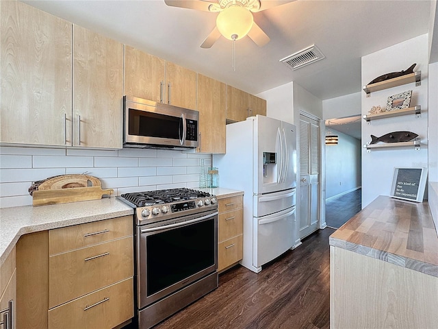 kitchen featuring ceiling fan, backsplash, stainless steel appliances, dark hardwood / wood-style floors, and light brown cabinetry