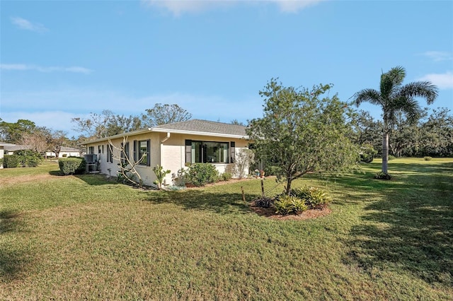 view of side of property featuring a yard