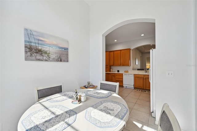 dining room featuring sink and light tile patterned floors