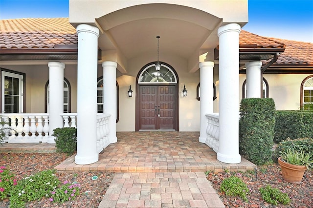 property entrance featuring covered porch