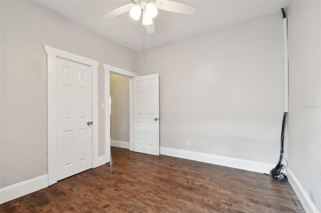 spare room with dark wood-type flooring and ceiling fan