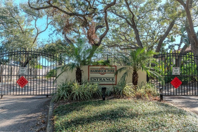 view of community / neighborhood sign