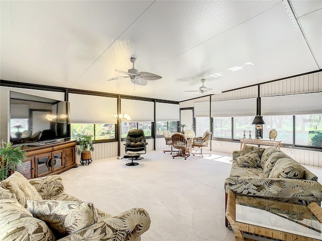 sunroom with ceiling fan