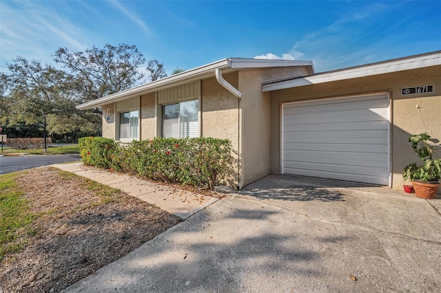 view of front of house featuring stucco siding, a garage, and concrete driveway