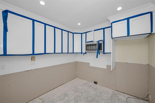 laundry area with recessed lighting