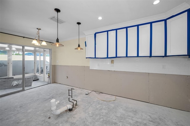 unfurnished room featuring visible vents, recessed lighting, and crown molding