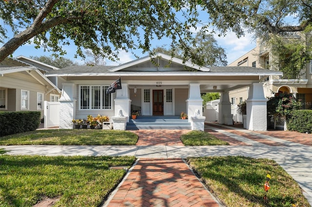 view of front of house featuring a porch and a front yard