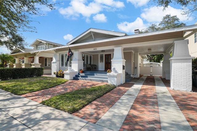 view of front facade with a front lawn