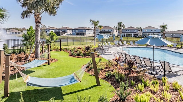 view of swimming pool featuring a yard