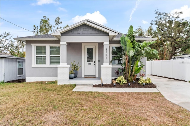 bungalow-style home featuring a front lawn