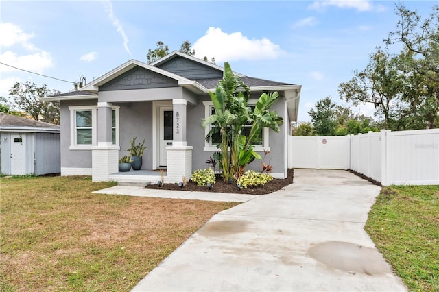 view of front of property with a front lawn