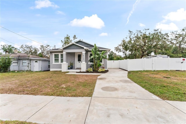 view of front facade featuring a front yard