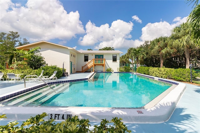 view of swimming pool