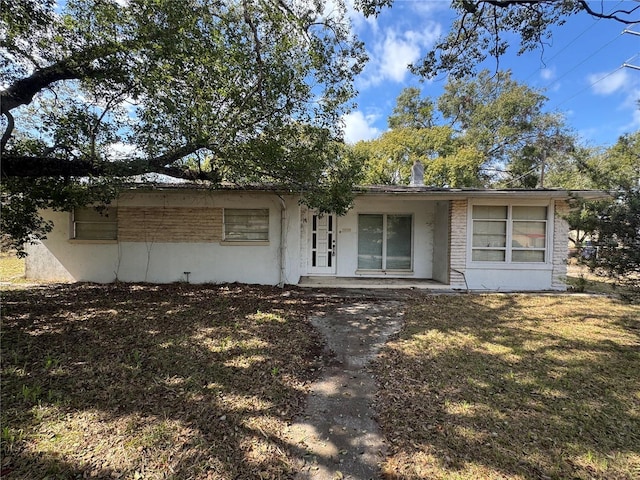 ranch-style home with a front yard