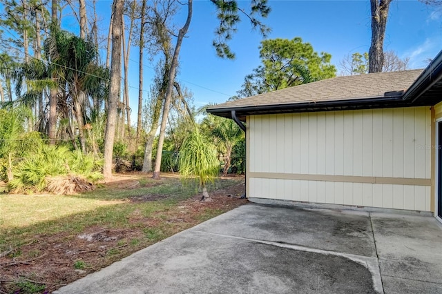 view of yard with a patio