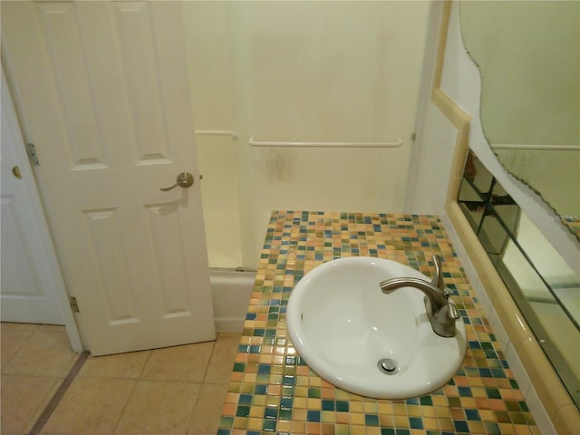 bathroom featuring tile patterned flooring, sink, and walk in shower