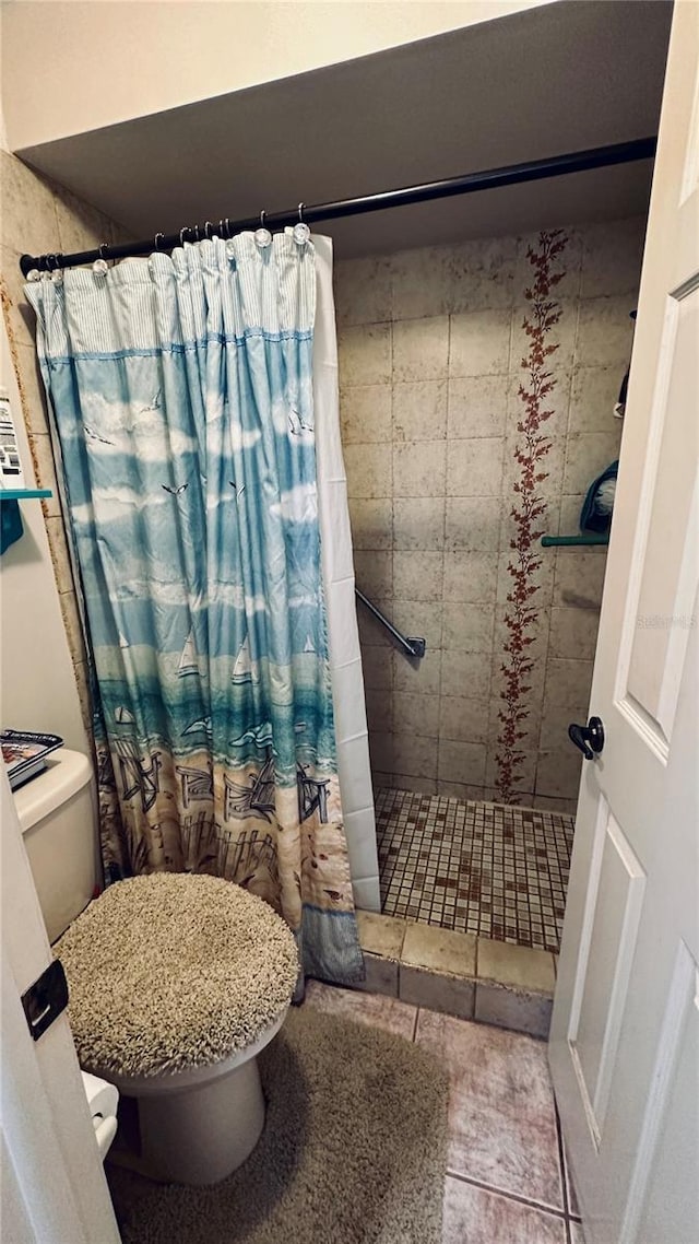 1670 Monterey Dr, Clearwater, FL 33756 - full bathroom with a tile shower and toilet