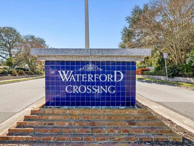 view of community / neighborhood sign