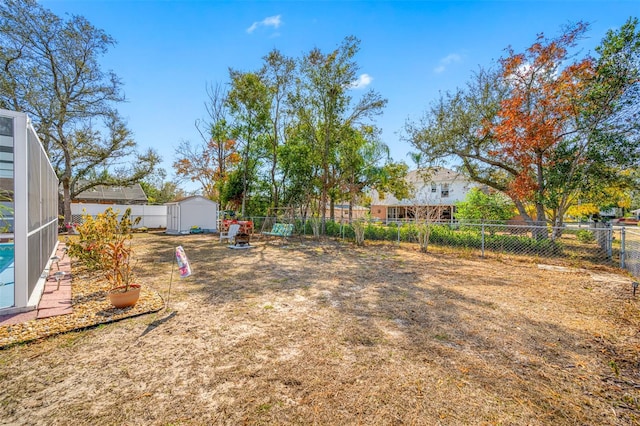 view of yard featuring a storage shed