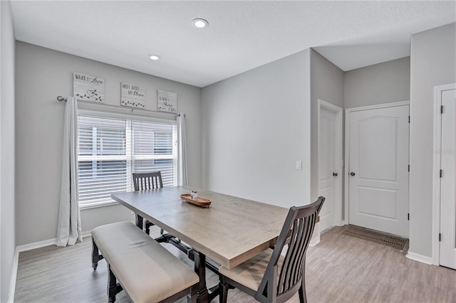 dining area with recessed lighting, light wood-type flooring, and baseboards