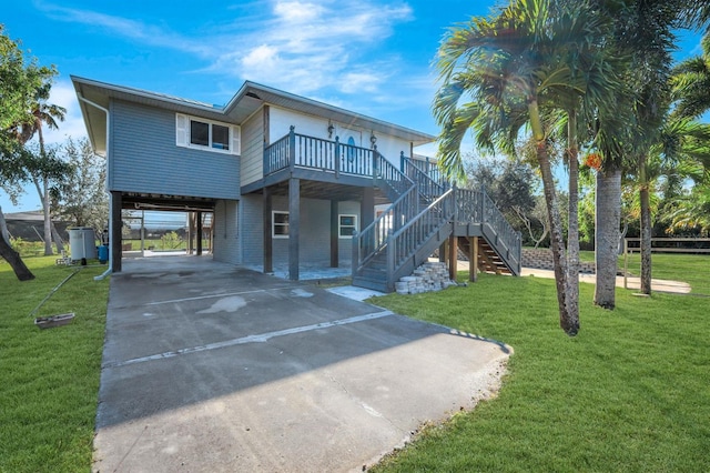 beach home with a carport and a front yard