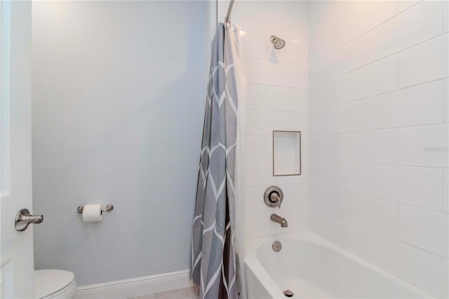 bathroom featuring shower / tub combo with curtain and toilet