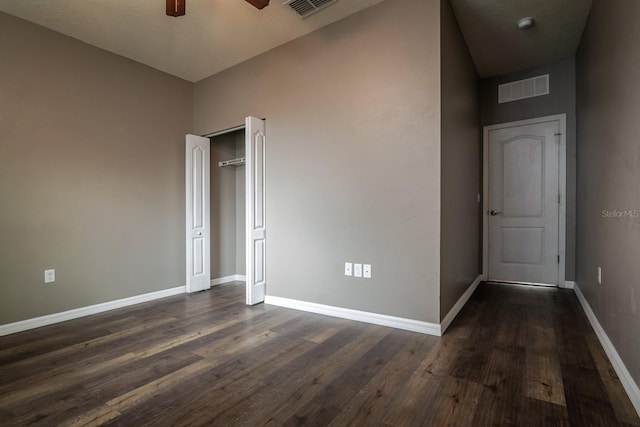 unfurnished room featuring dark hardwood / wood-style flooring and ceiling fan