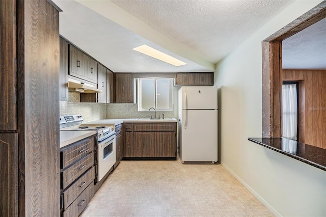 kitchen with tasteful backsplash, sink, white fridge, a textured ceiling, and electric stove